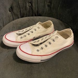 Converse Chuck Taylor All Star woman’s 7 US Low Top Unisex Shoe